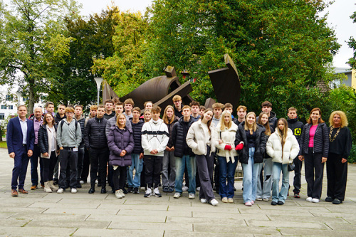 Gruppe aus Schülerinnen und Schülern aus Prag